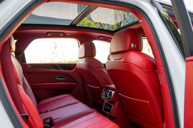 Used 2022 Bentley Bentayga AWD/4WD image 57