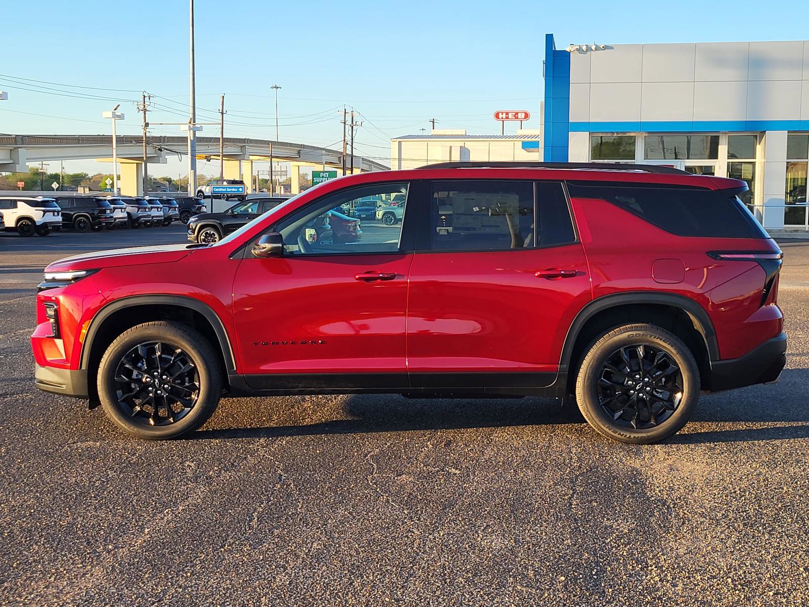 New 2026 Chevrolet Traverse LT w/ Midnight/Sport Edition image 2