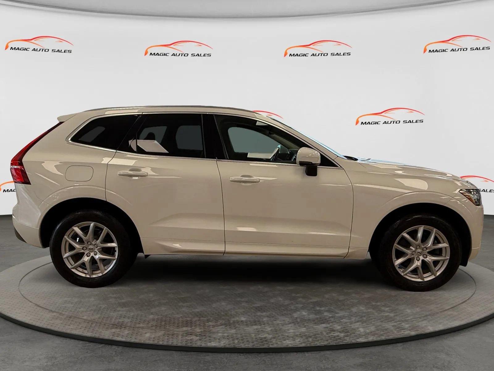 Used 2020 Volvo XC60 T5 Momentum AWD/4WD image 6