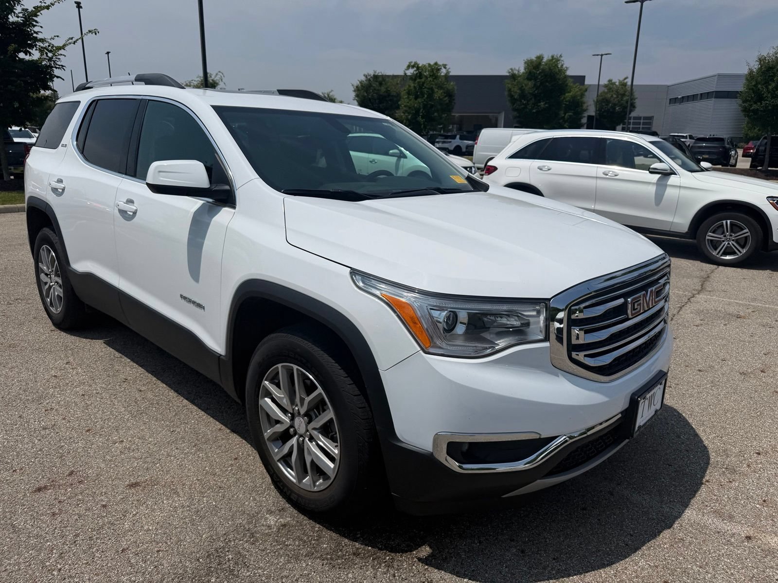 Used 2017 GMC Acadia SLE AWD/4WD image 3
