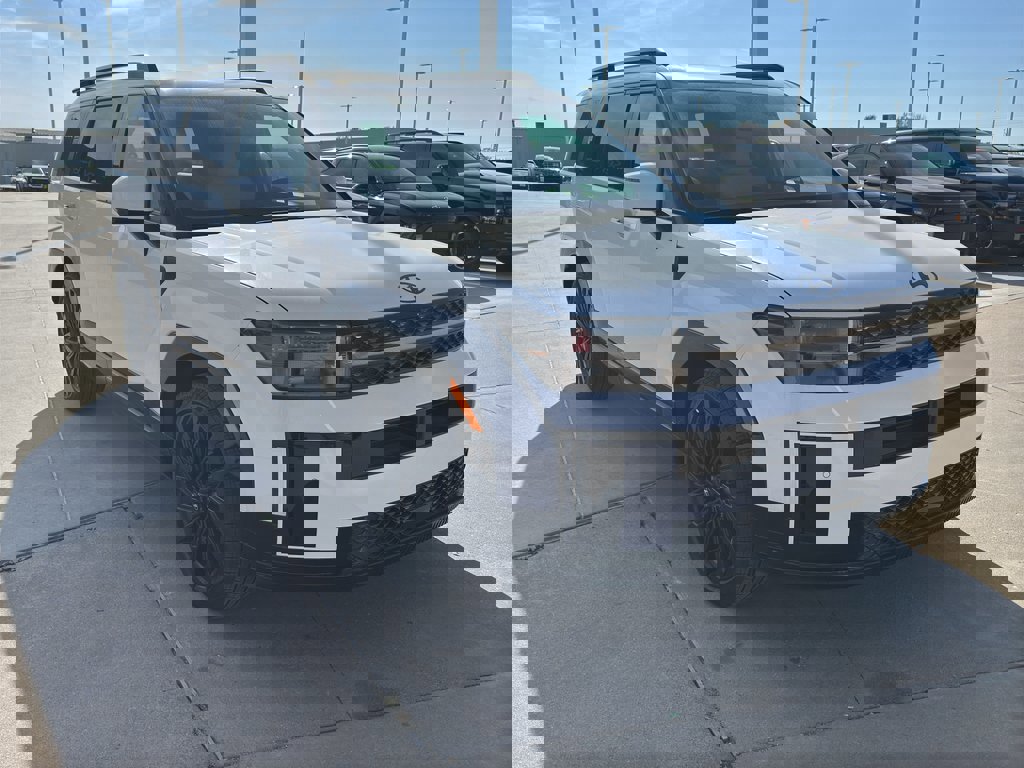 New 2025 Hyundai Santa Fe Calligraphy image 2