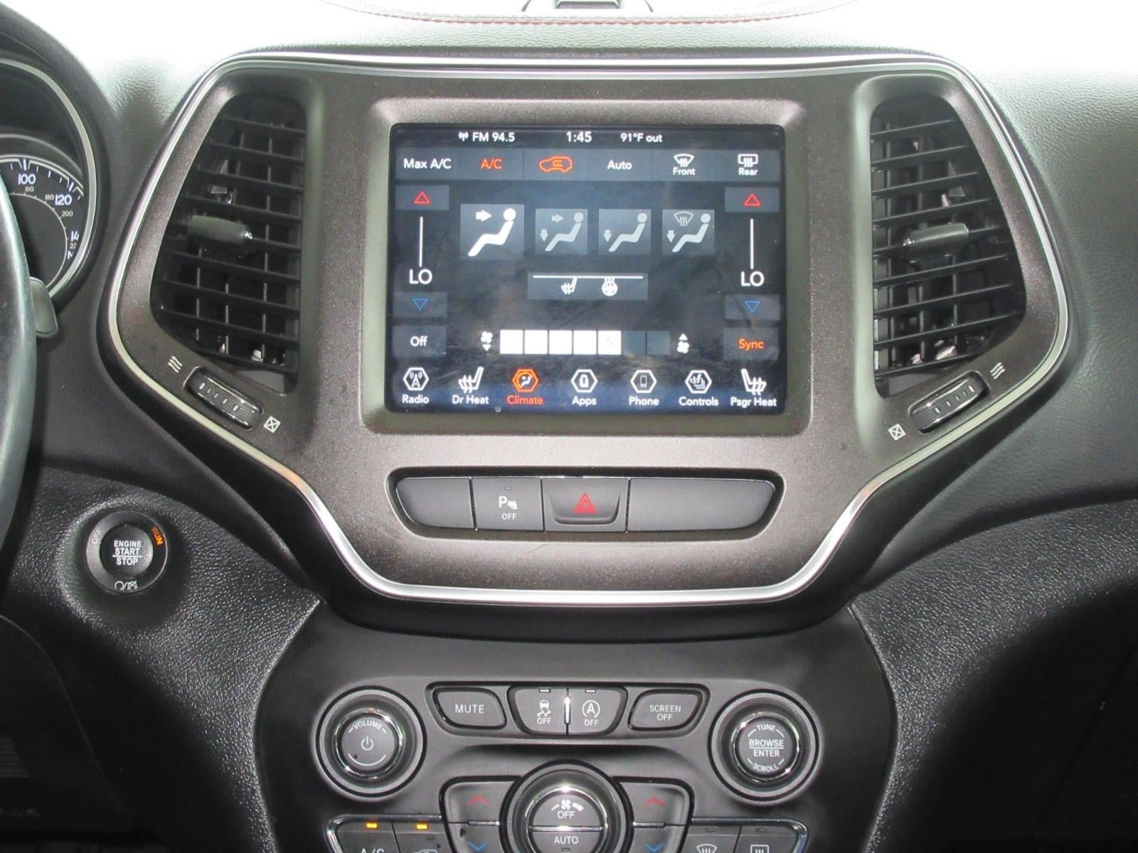 Used 2019 Jeep Cherokee Trailhawk w/ Comfort/Convenience Group AWD/4WD image 16