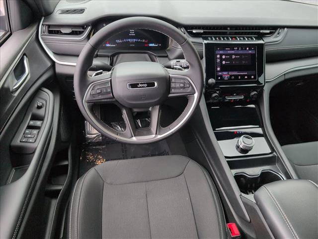 Used 2025 Jeep Grand Cherokee L Laredo RWD image 19