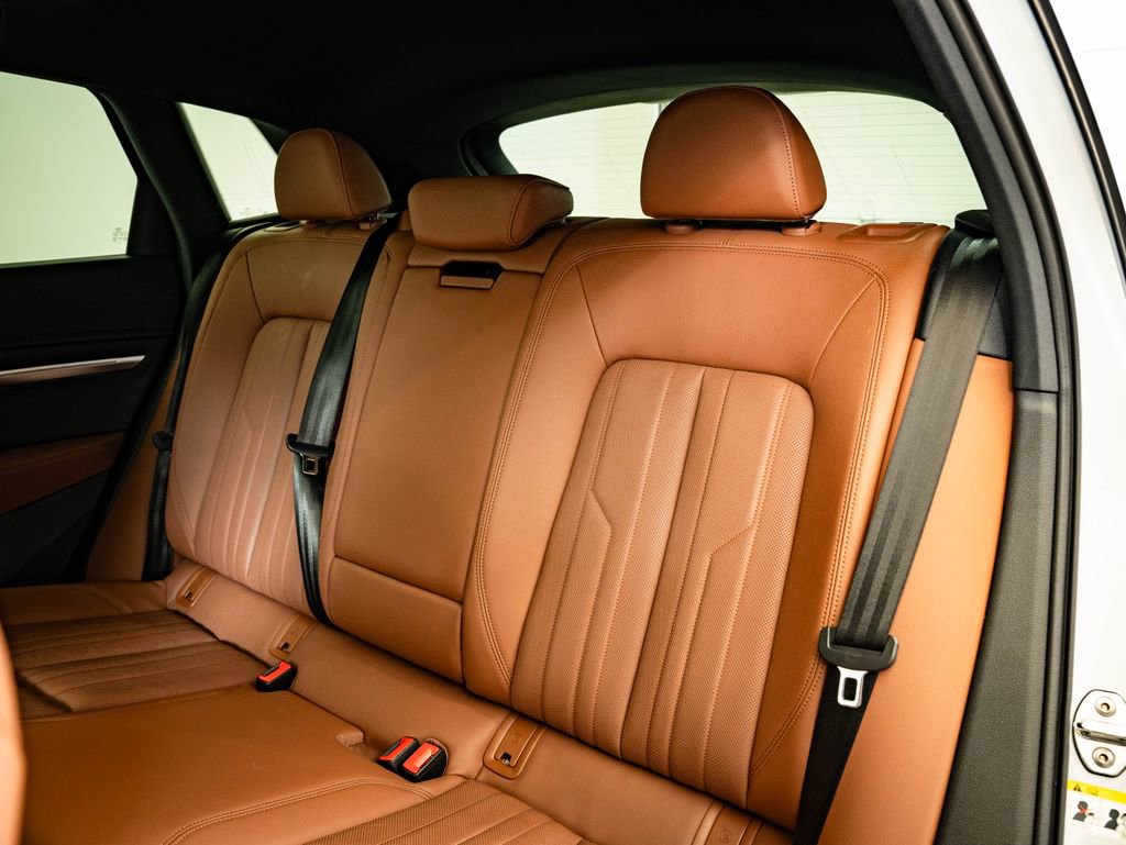 Used 2022 Audi e-tron Premium Plus w/ Premium Plus Package image 45