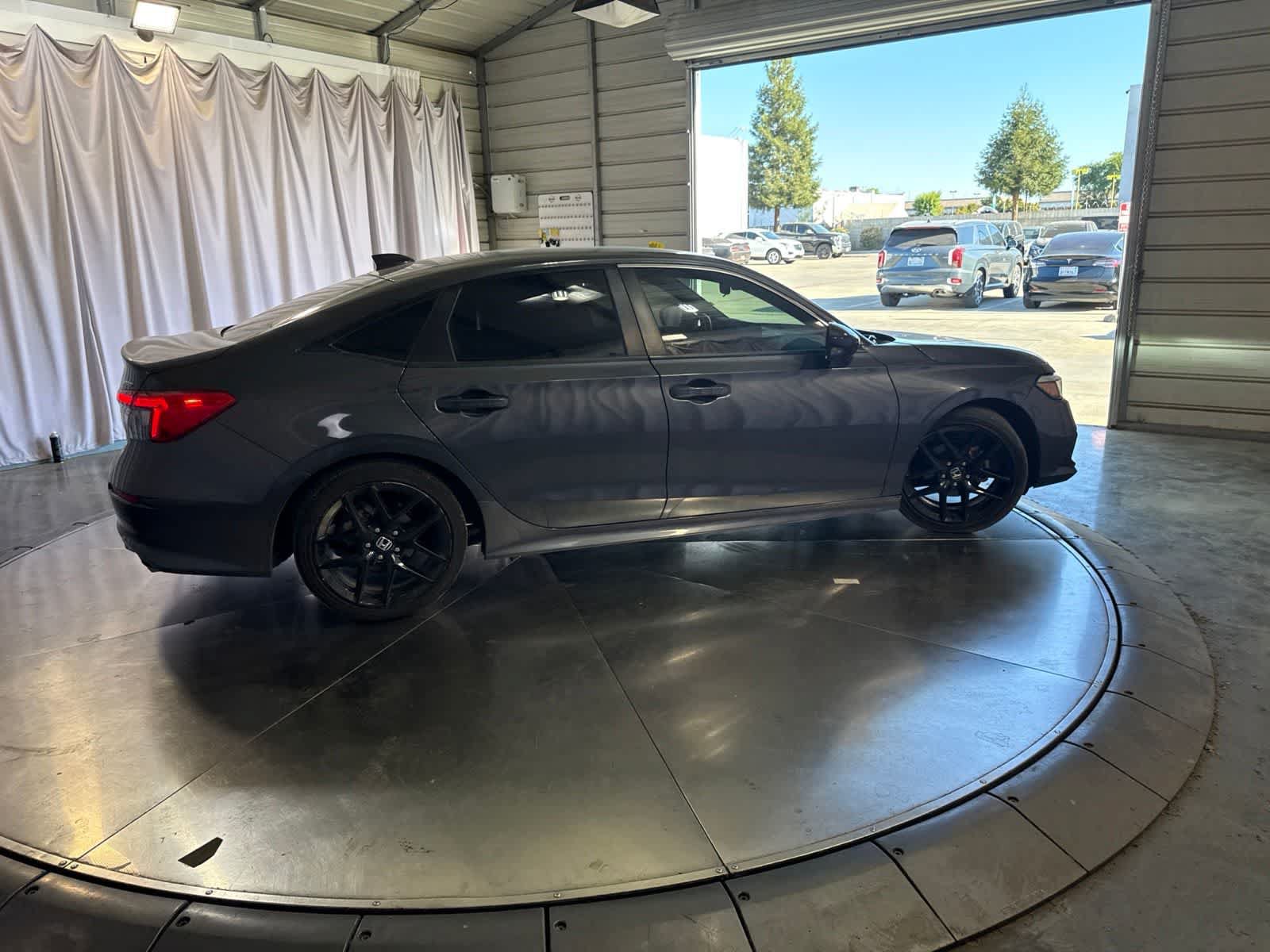 Used 2023 Honda Civic Sport image 3