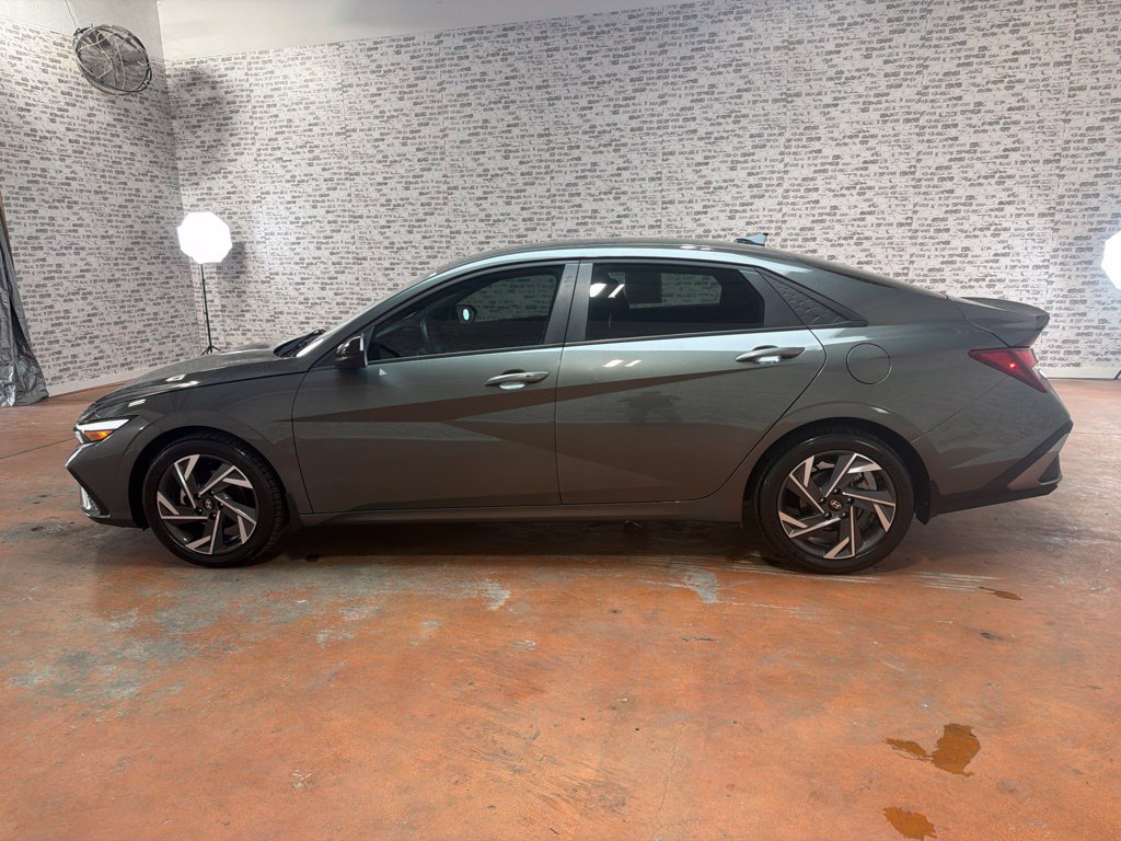 Certified 2025 Hyundai Elantra Sport FWD image 4