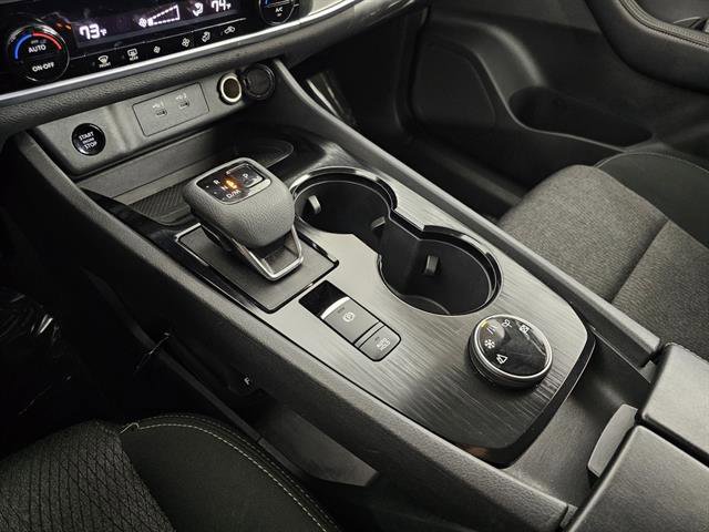 Used 2025 Nissan Rogue SV image 37