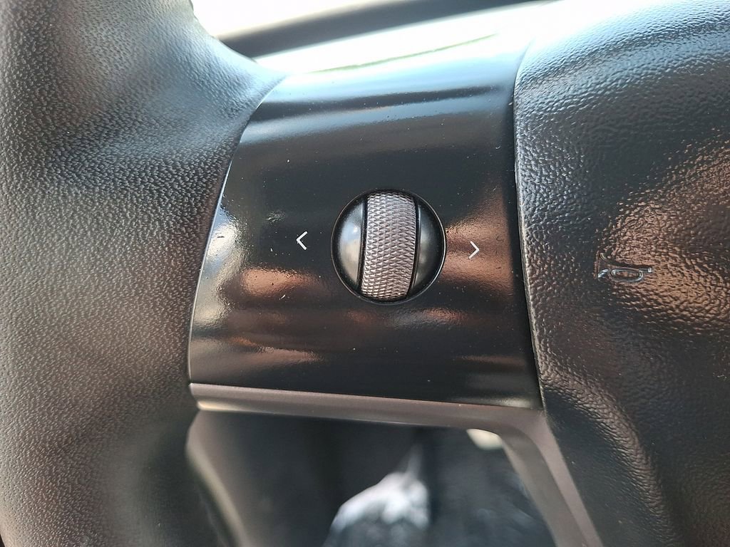 Used 2022 Tesla Model Y Performance AWD/4WD image 24