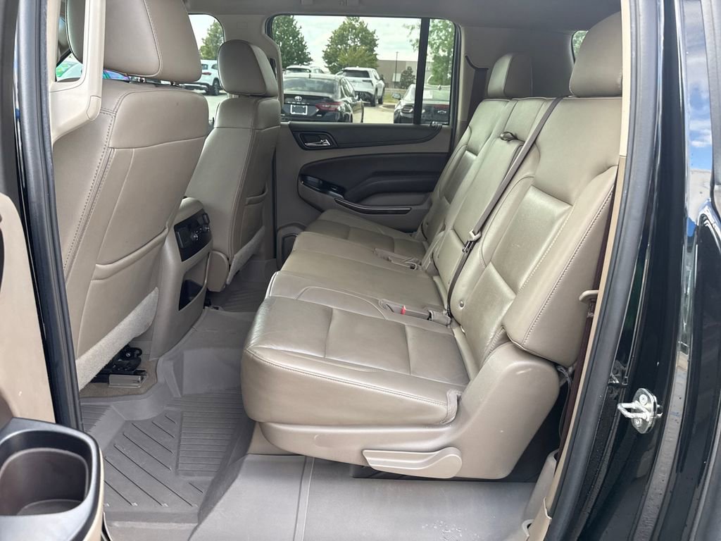 Used 2018 Chevrolet Suburban LT RWD image 30