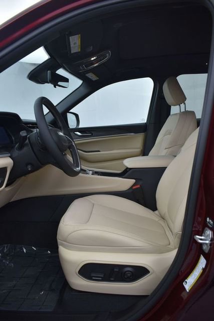 New 2026 Jeep Grand Cherokee Limited w/ Luxury Tech Group II image 9