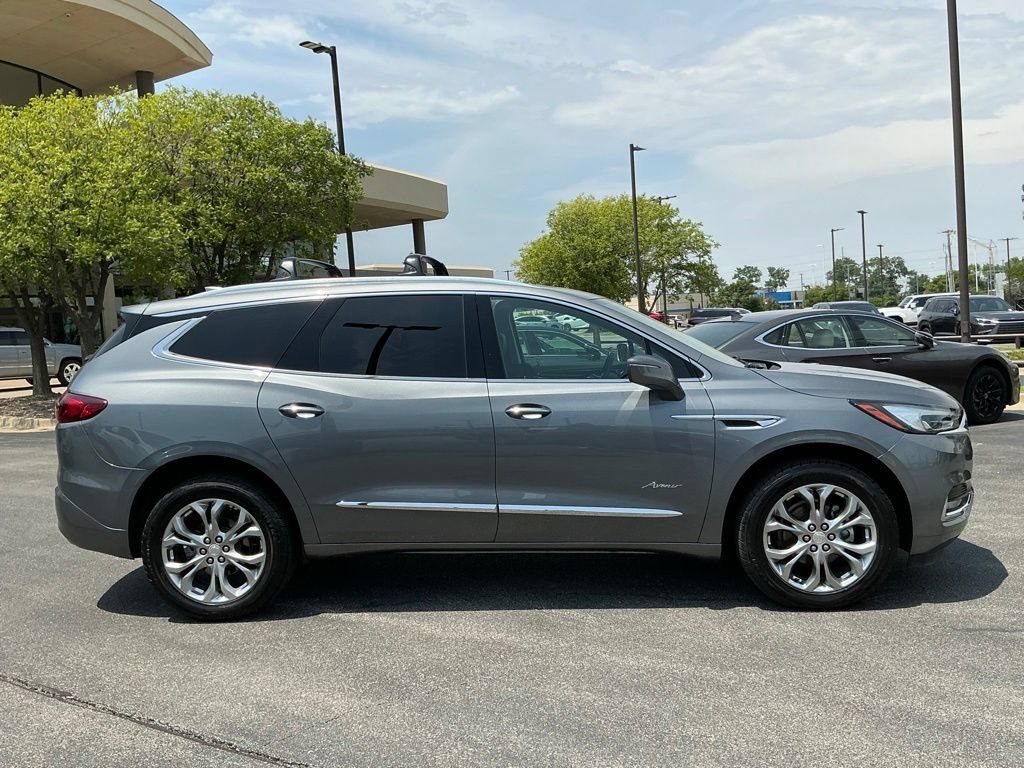 Used 2020 Buick Enclave Avenir w/ Avenir Technology Package FWD image 2