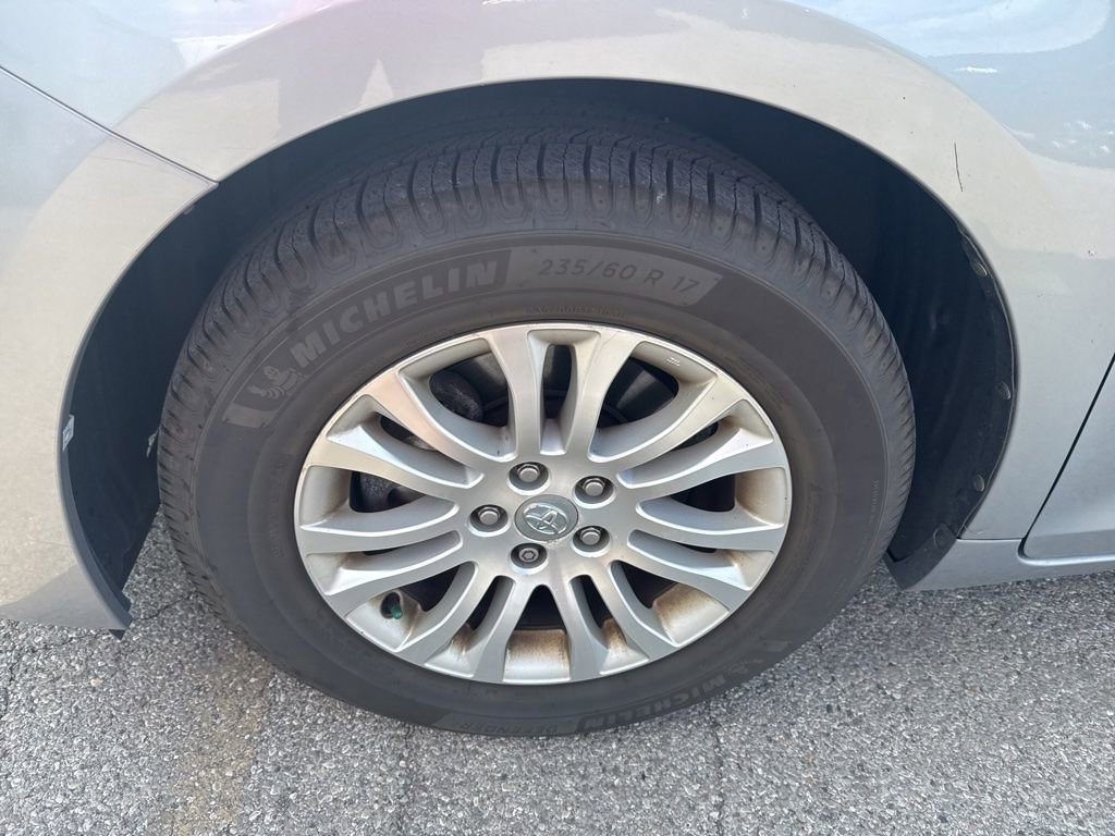 Used 2017 Toyota Sienna XLE image 13
