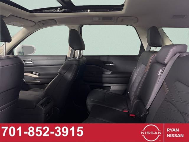New 2025 Nissan Pathfinder Platinum w/ Cargo Package image 32