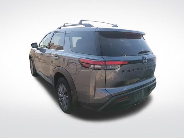 Used 2024 Nissan Pathfinder SV w/ SV Premium Package image 3