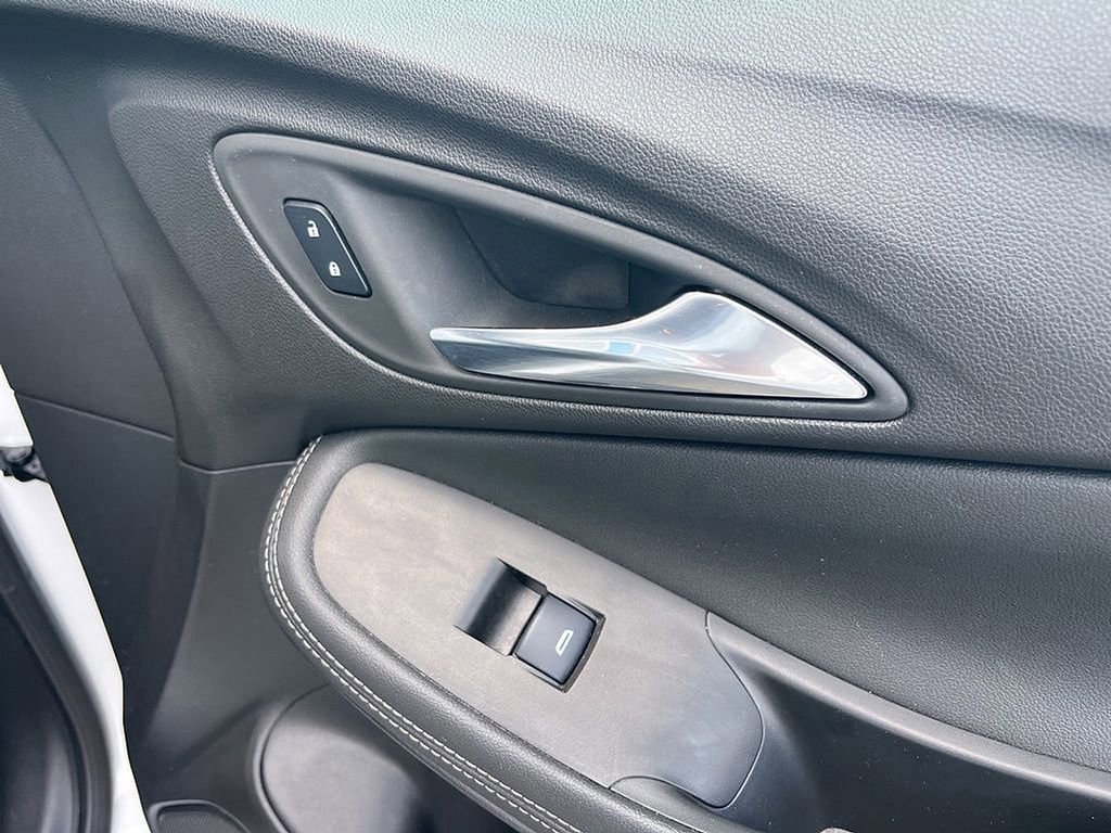 Used 2024 Buick Encore GX Sport Touring FWD image 53