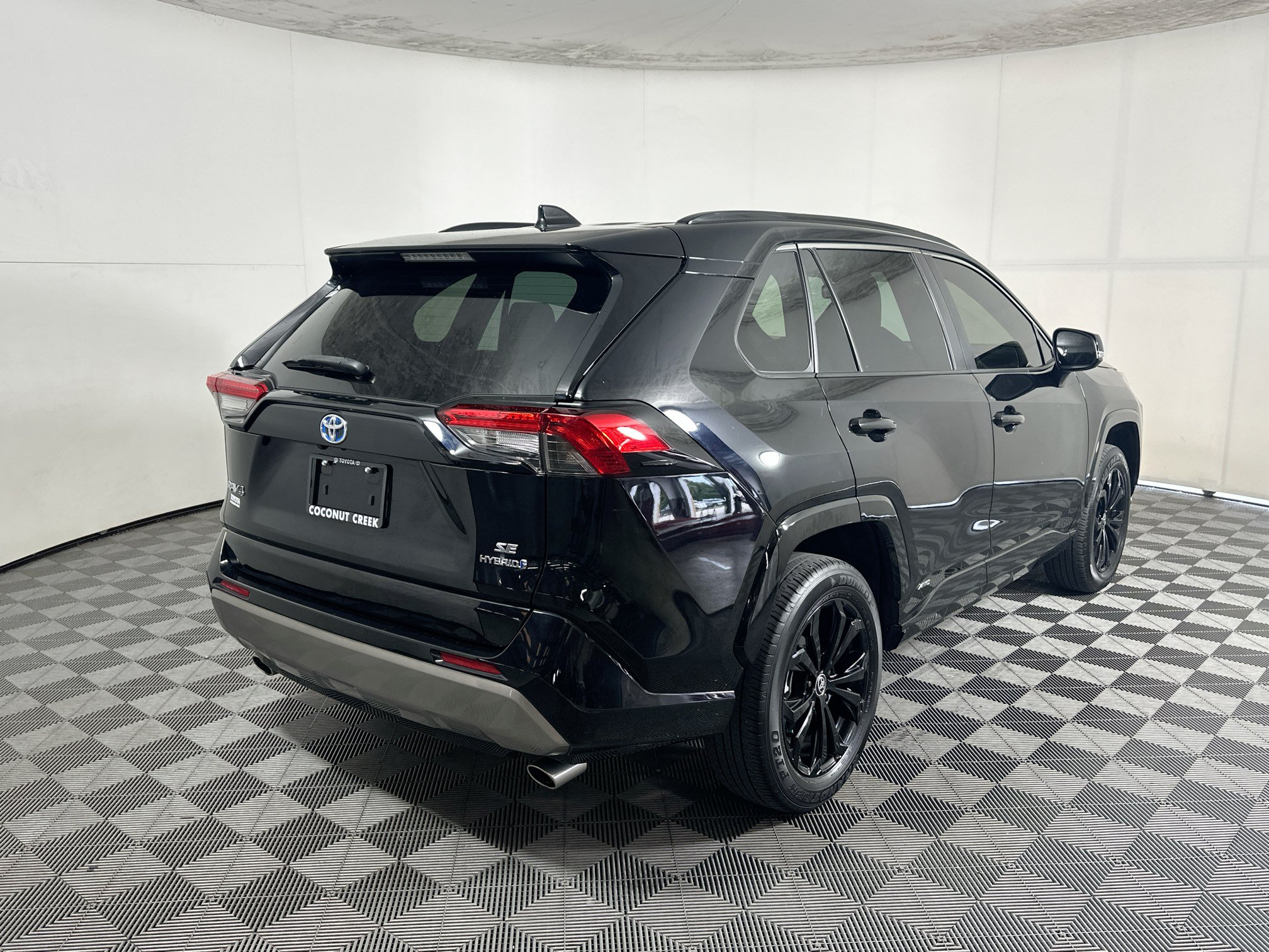 Used 2024 Toyota RAV4 SE AWD/4WD image 3