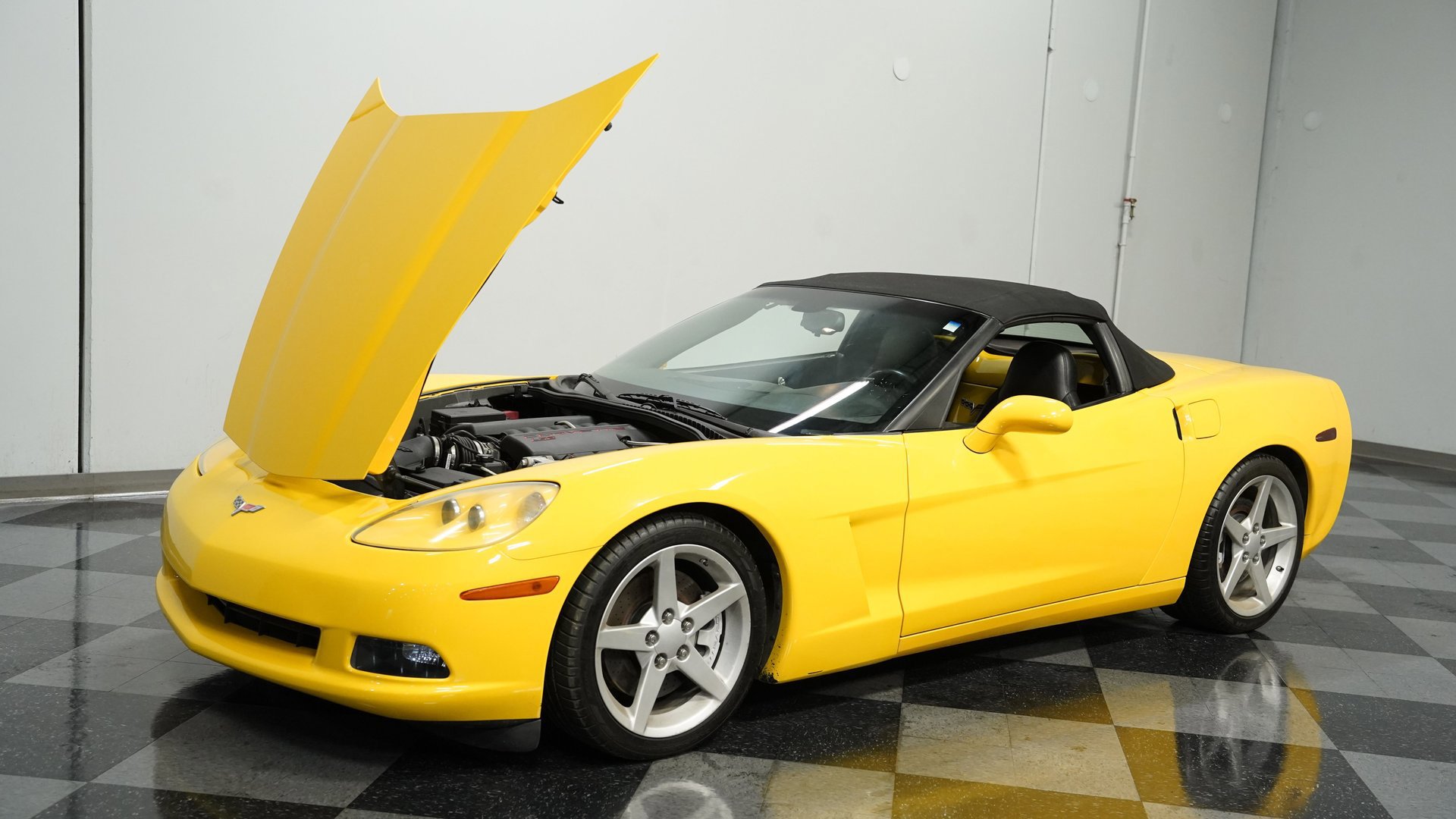 Used 2005 Chevrolet Corvette Convertible w/ Performance Handling Package image 25