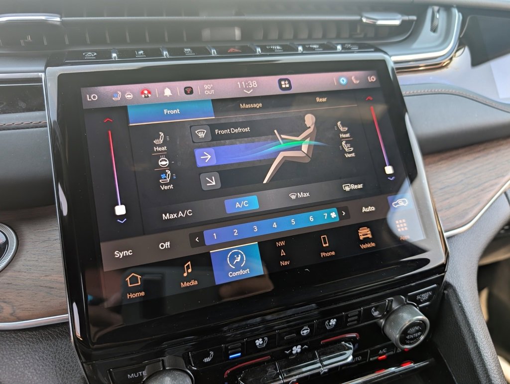 Used 2022 Jeep Grand Cherokee Summit w/ Luxury Tech Group V image 26