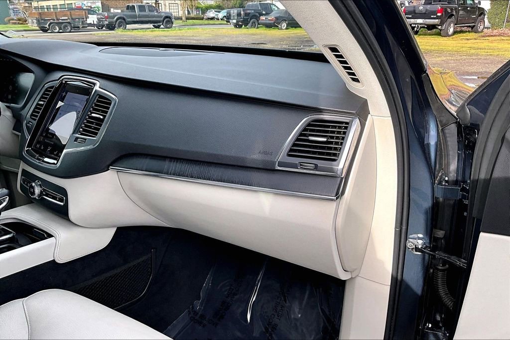 Used 2020 Volvo XC90 T5 Momentum w/ Protection Package Premier image 19