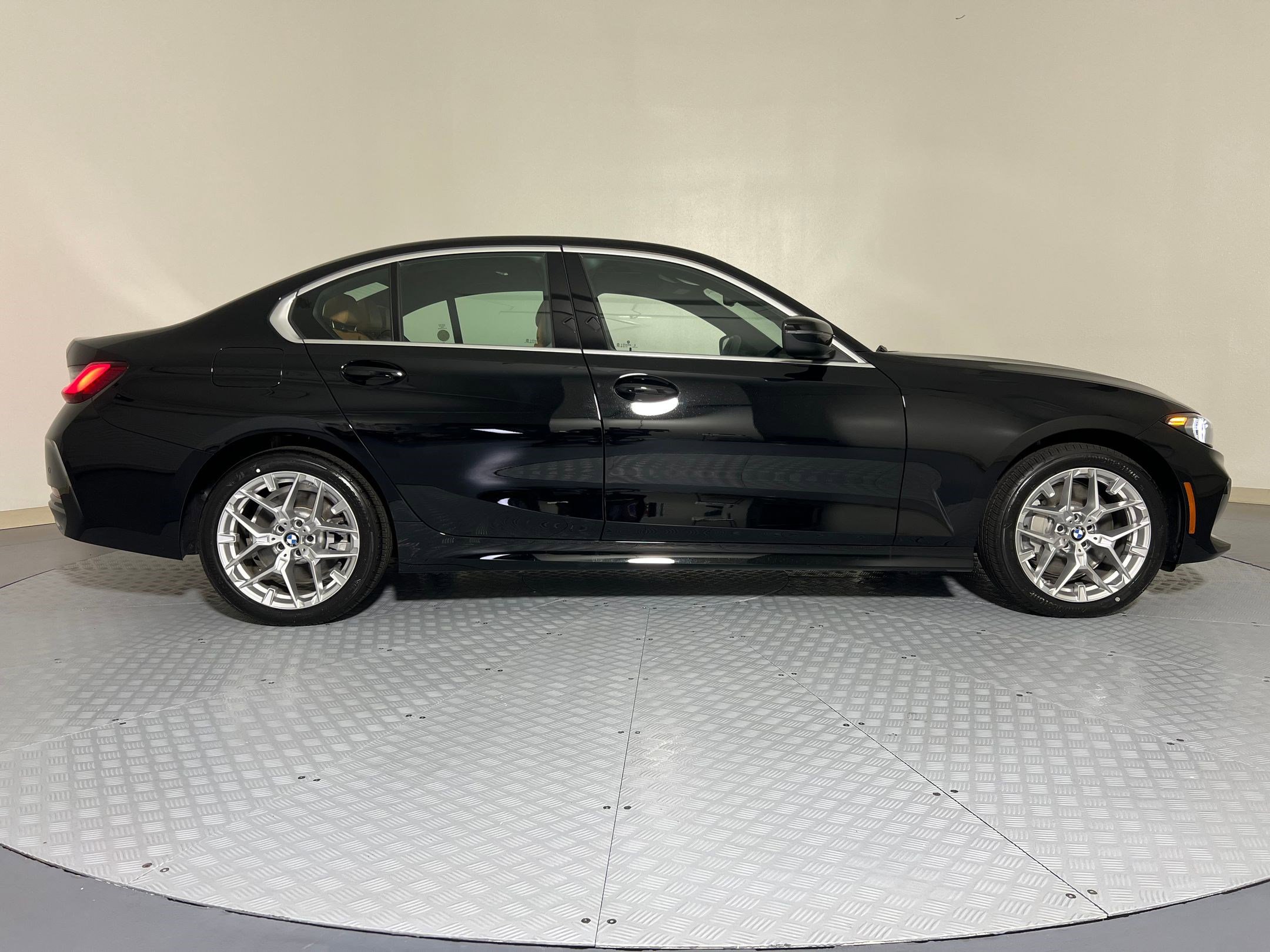 New 2025 BMW 330i xDrive Sedan w/ Convenience Package AWD/4WD image 7