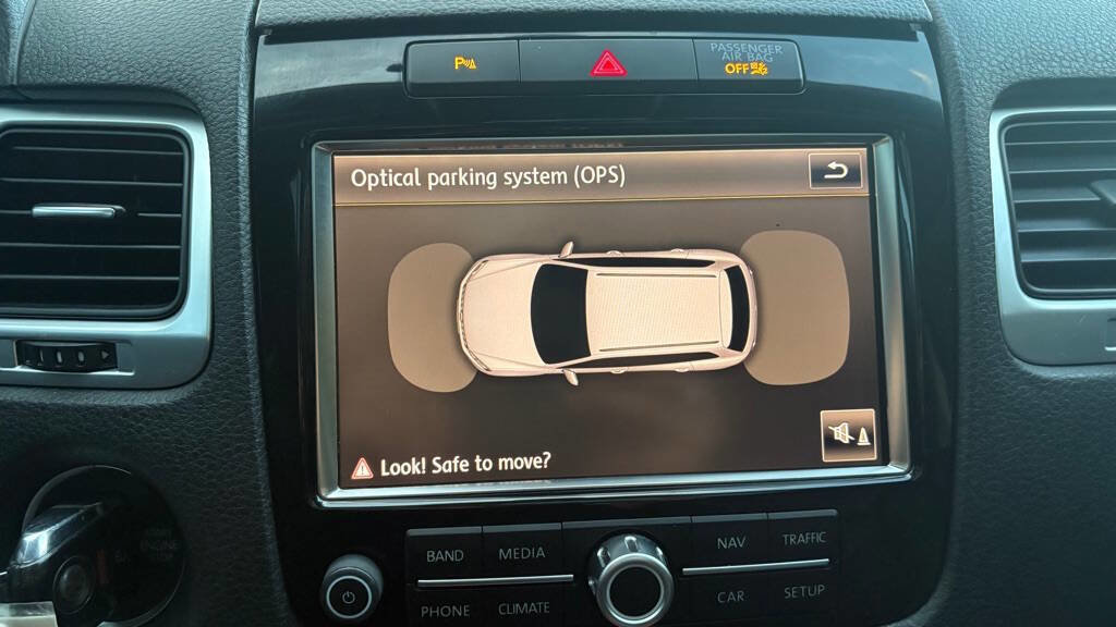 Used 2011 Volkswagen Touareg Sport image 14