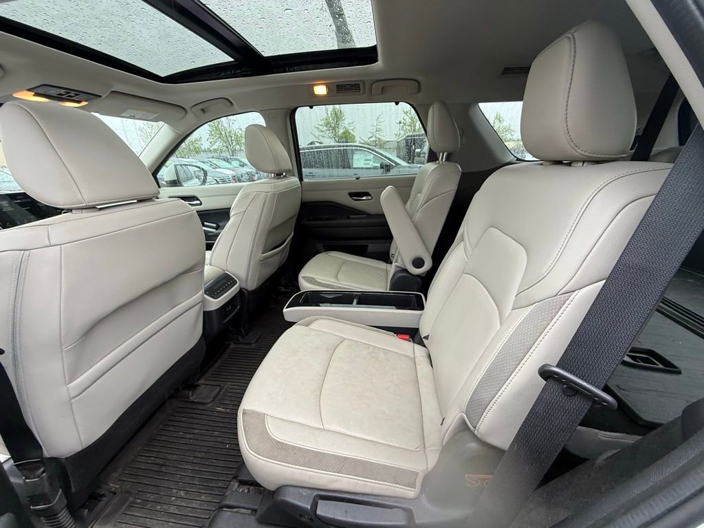 Used 2023 Nissan Pathfinder SL w/ SL Premium Package AWD/4WD image 7