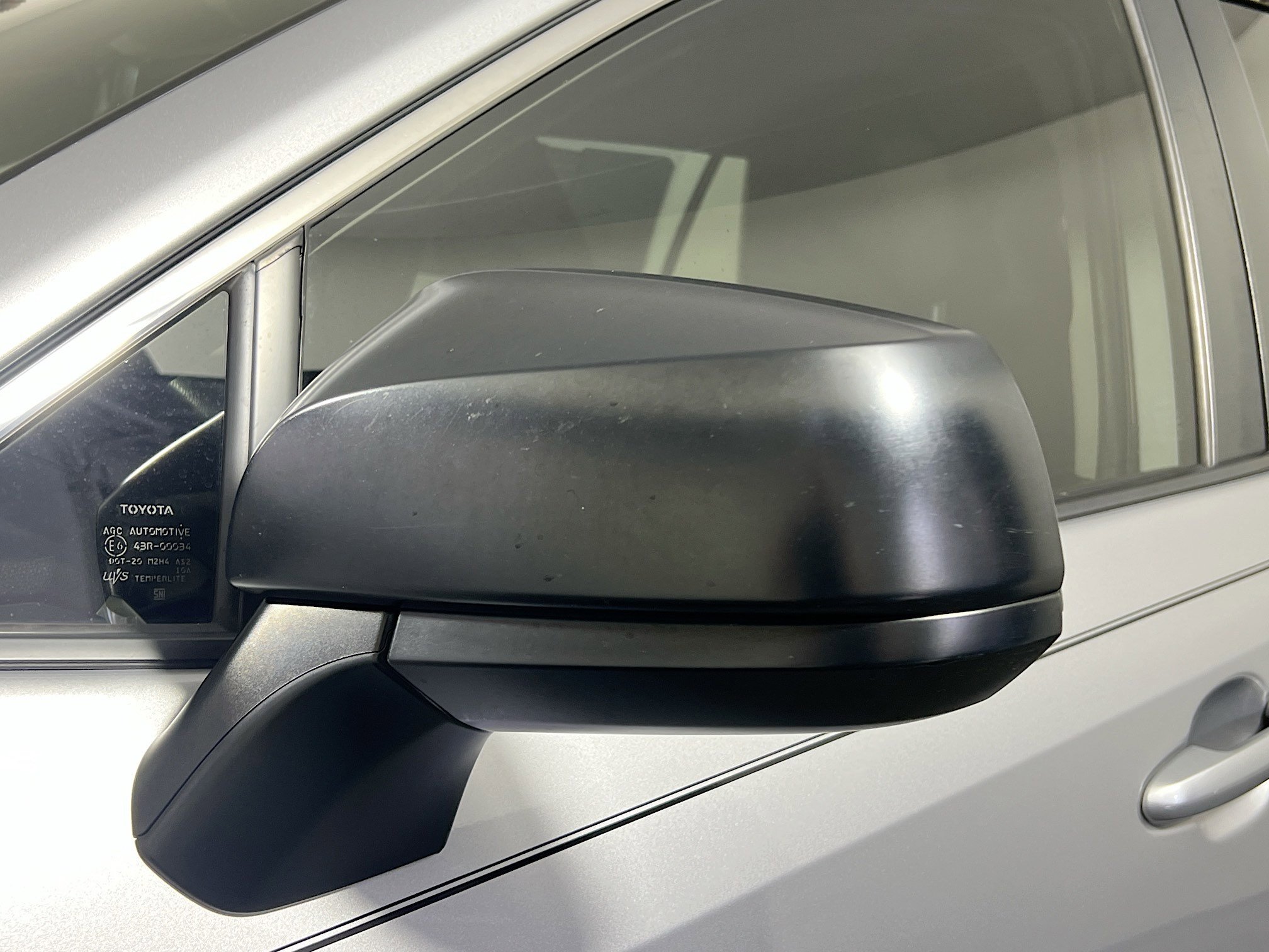 Used 2020 Toyota RAV4 LE image 12