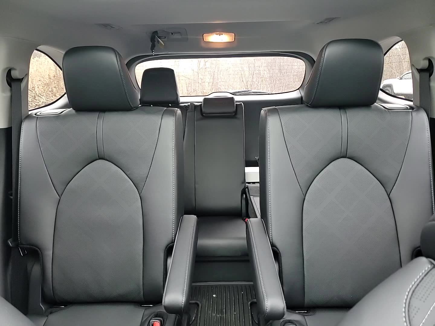 New 2025 Toyota Highlander Platinum image 21