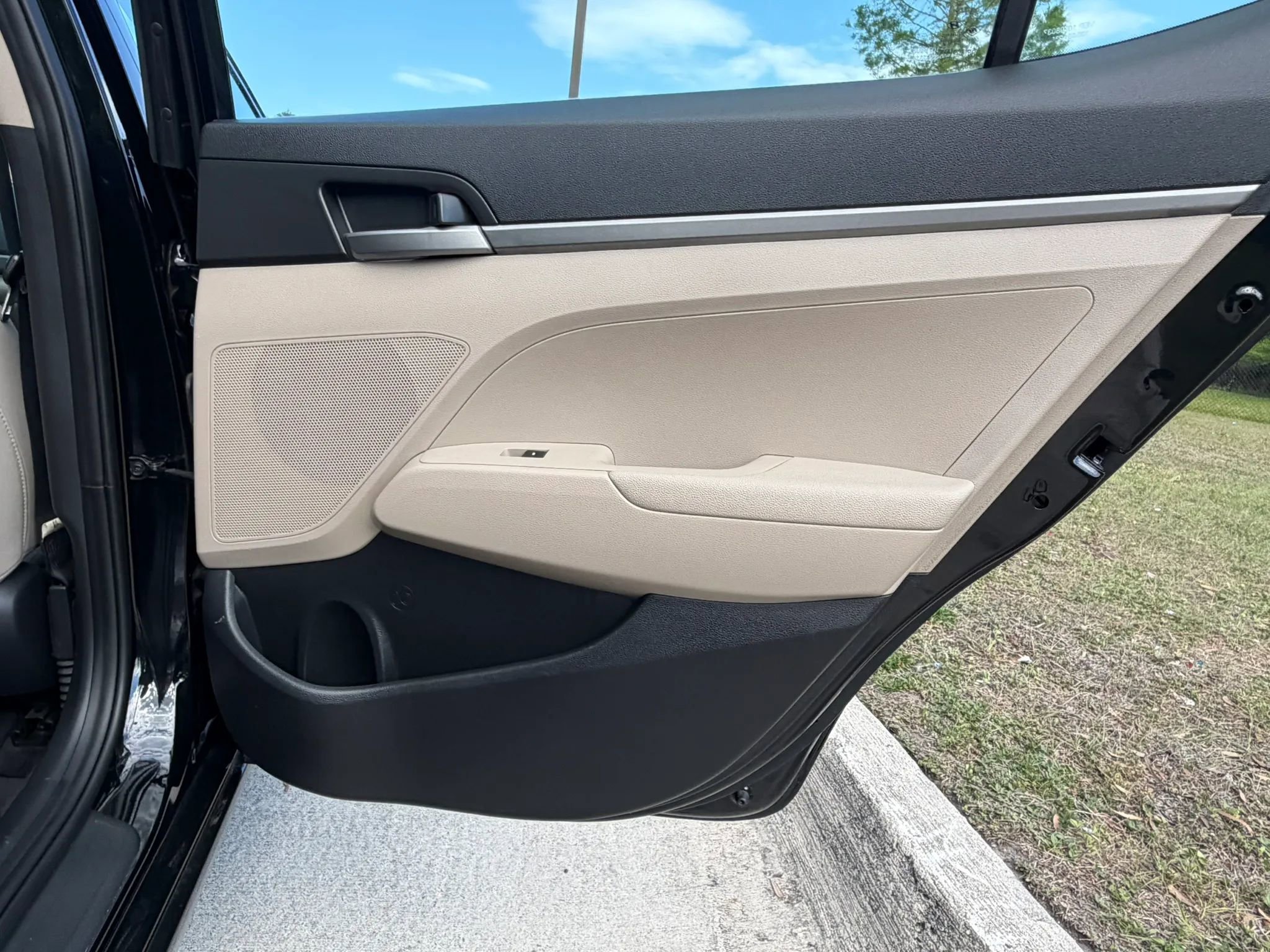 Used 2018 Hyundai Elantra SE w/ Cargo Package FWD image 27
