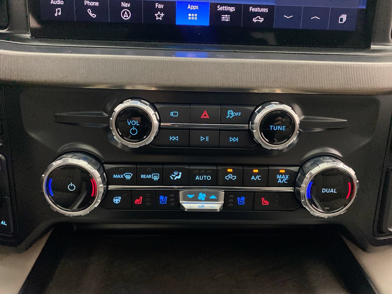 New 2026 Ford F250 Platinum w/ Platinum Plus Package AWD/4WD image 22