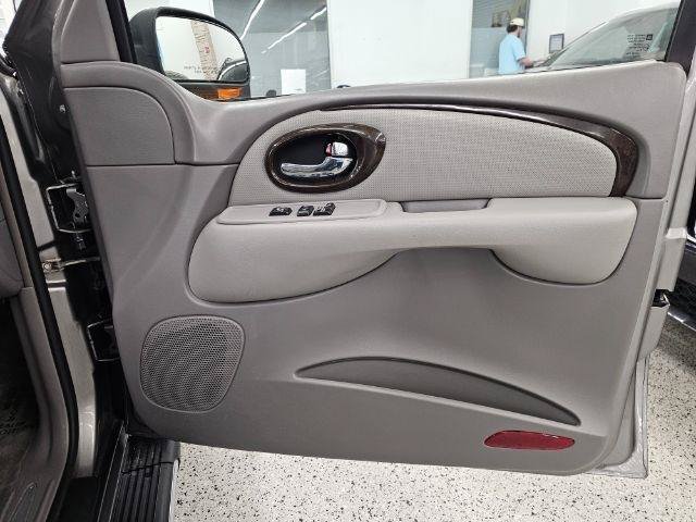 Used 2005 Buick Rainier CXL w/ Luxury Package AWD/4WD image 24