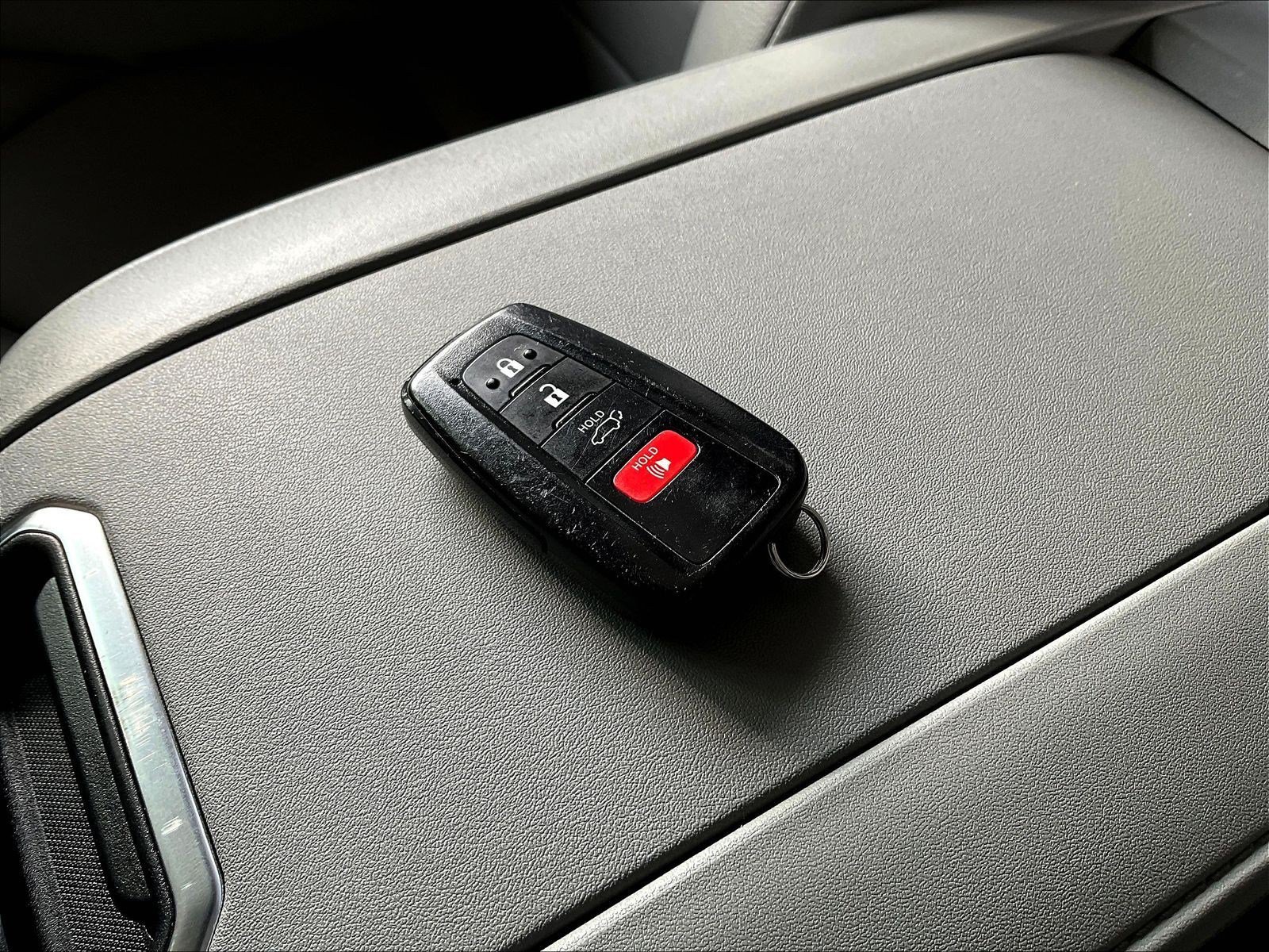 Used 2023 Toyota Highlander XLE AWD/4WD image 33