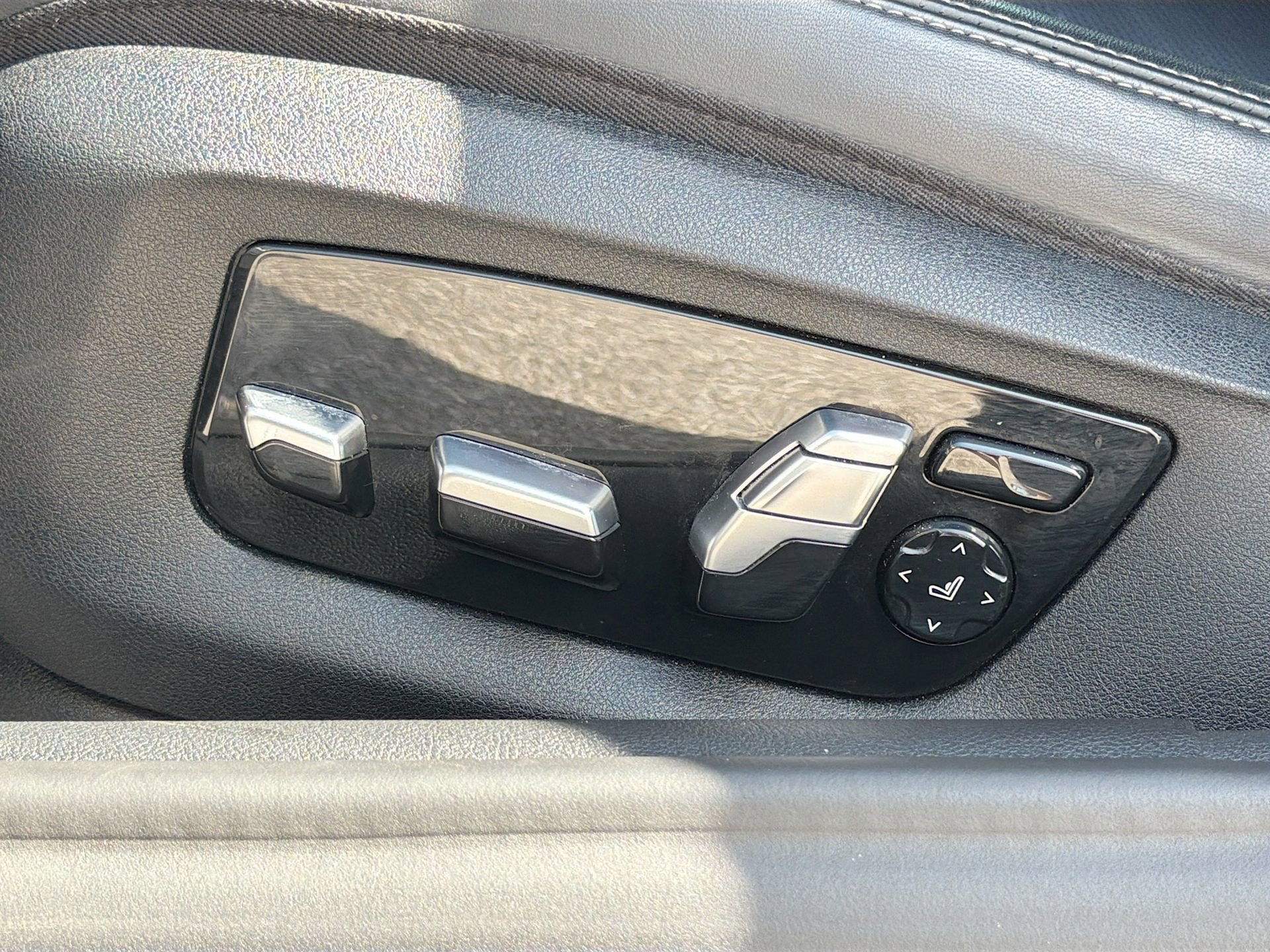 Used 2021 BMW 530i w/ M Sport Package image 26