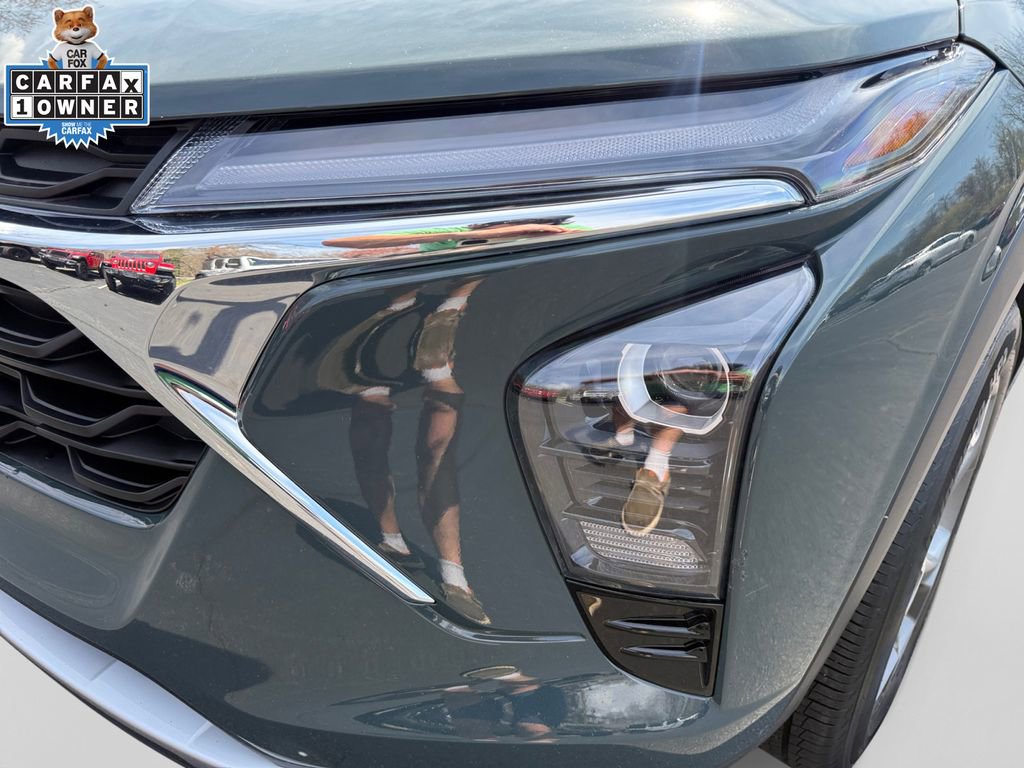 Used 2025 Chevrolet Trax LT FWD image 22