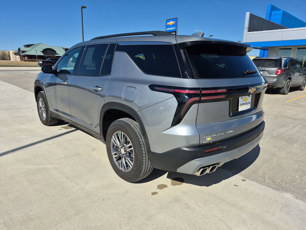 Used 2025 Chevrolet Traverse LT AWD/4WD image 3