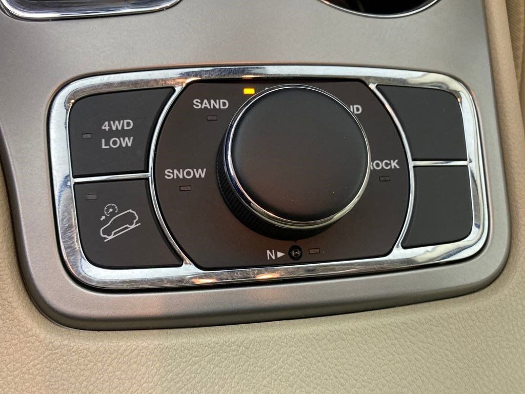 Used 2021 Jeep Grand Cherokee Limited w/ Trailer Tow Group IV image 23