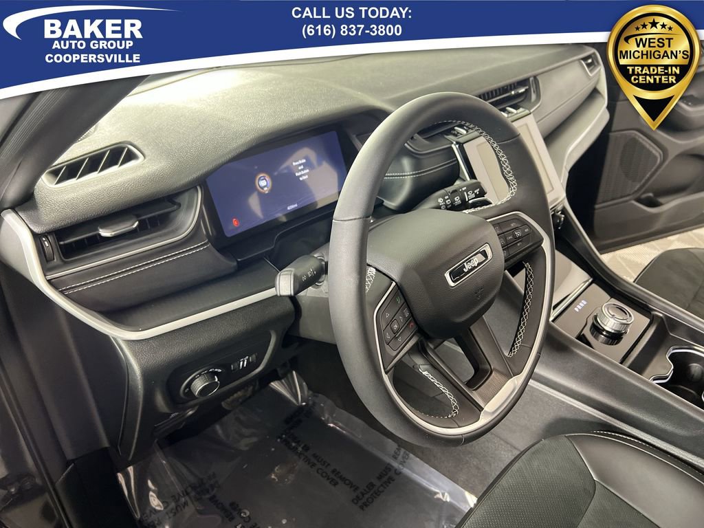 Used 2025 Jeep Grand Cherokee Altitude image 11