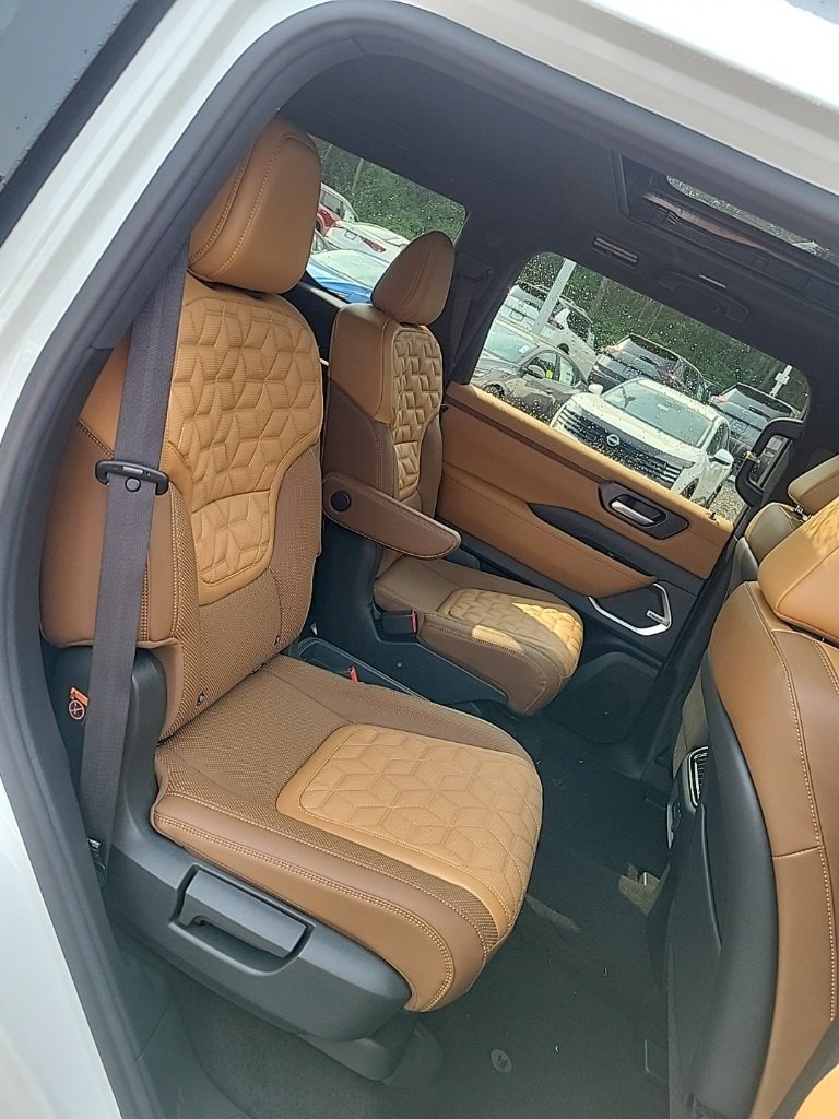 Used 2025 Nissan Armada Platinum Reserve image 36