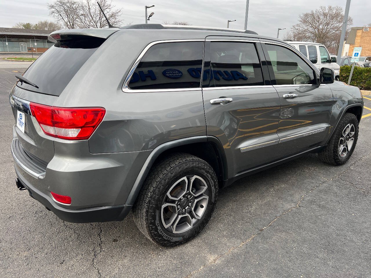 Used 2011 Jeep Grand Cherokee Overland Summit AWD/4WD image 13