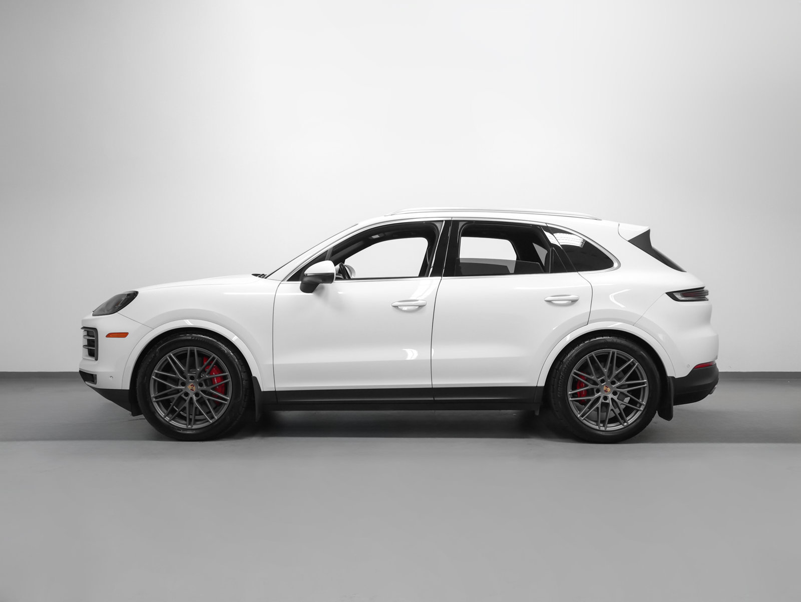 Certified 2025 Porsche Cayenne S AWD/4WD image 2