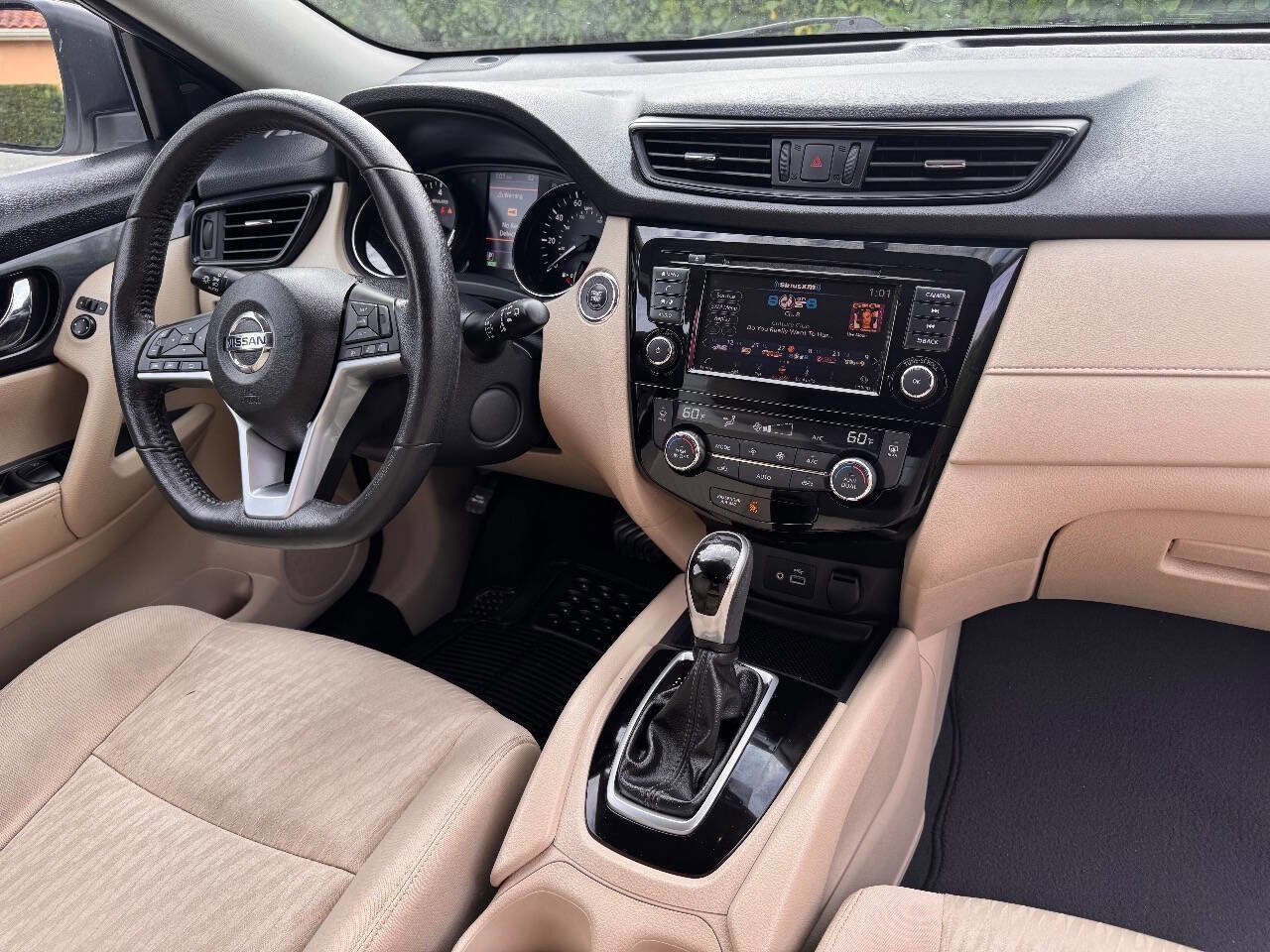 Used 2018 Nissan Rogue SV image 15