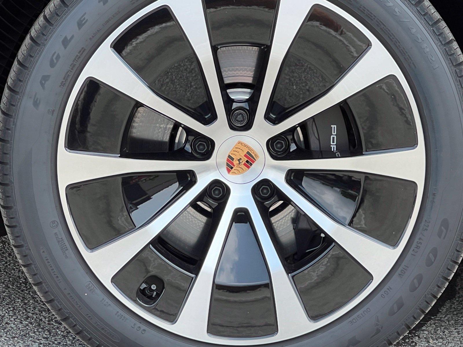 New 2026 Porsche Cayenne Electric AWD/4WD image 14