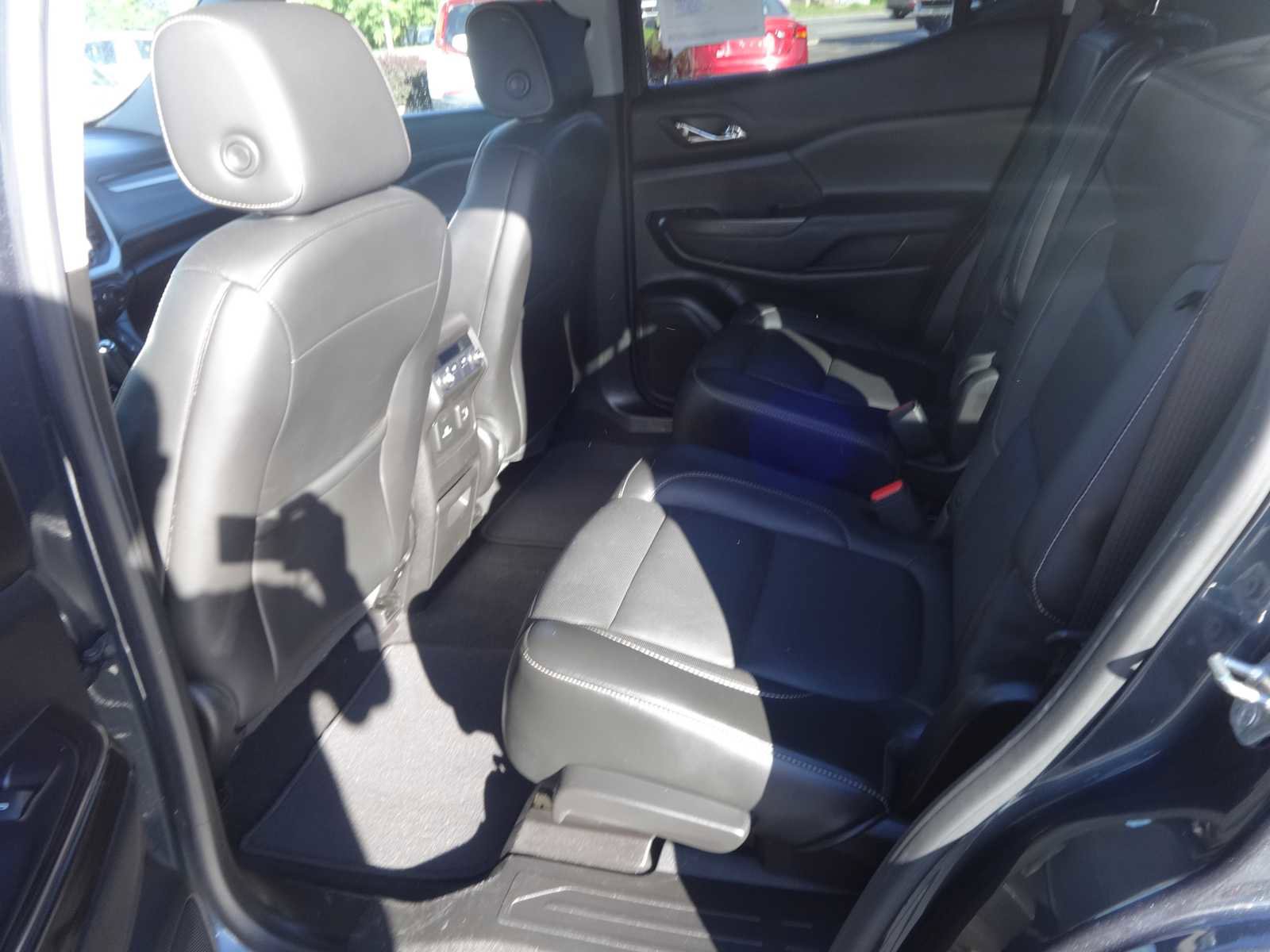 Used 2019 GMC Acadia SLT image 9