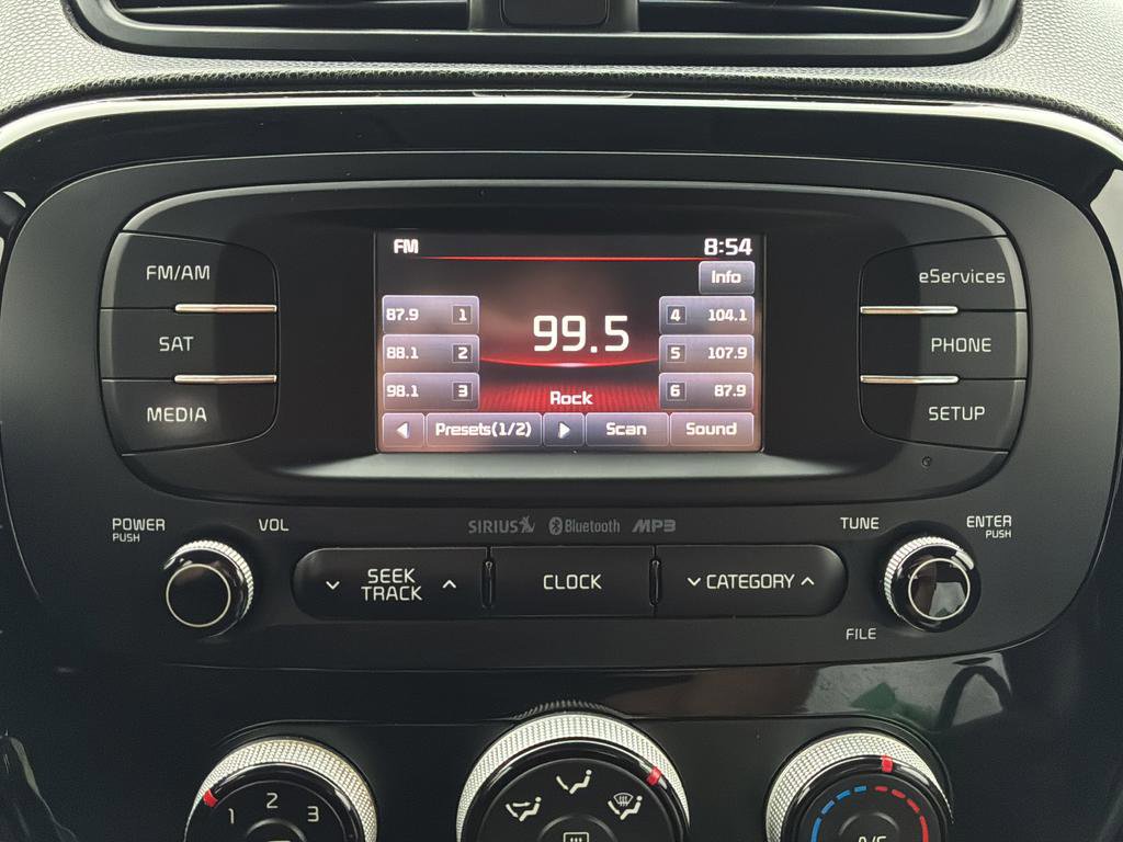 Used 2016 Kia Soul ! FWD image 19
