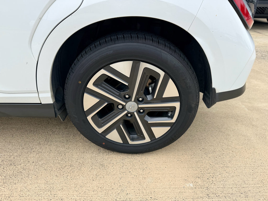 Used 2023 Hyundai Kona SE FWD image 27