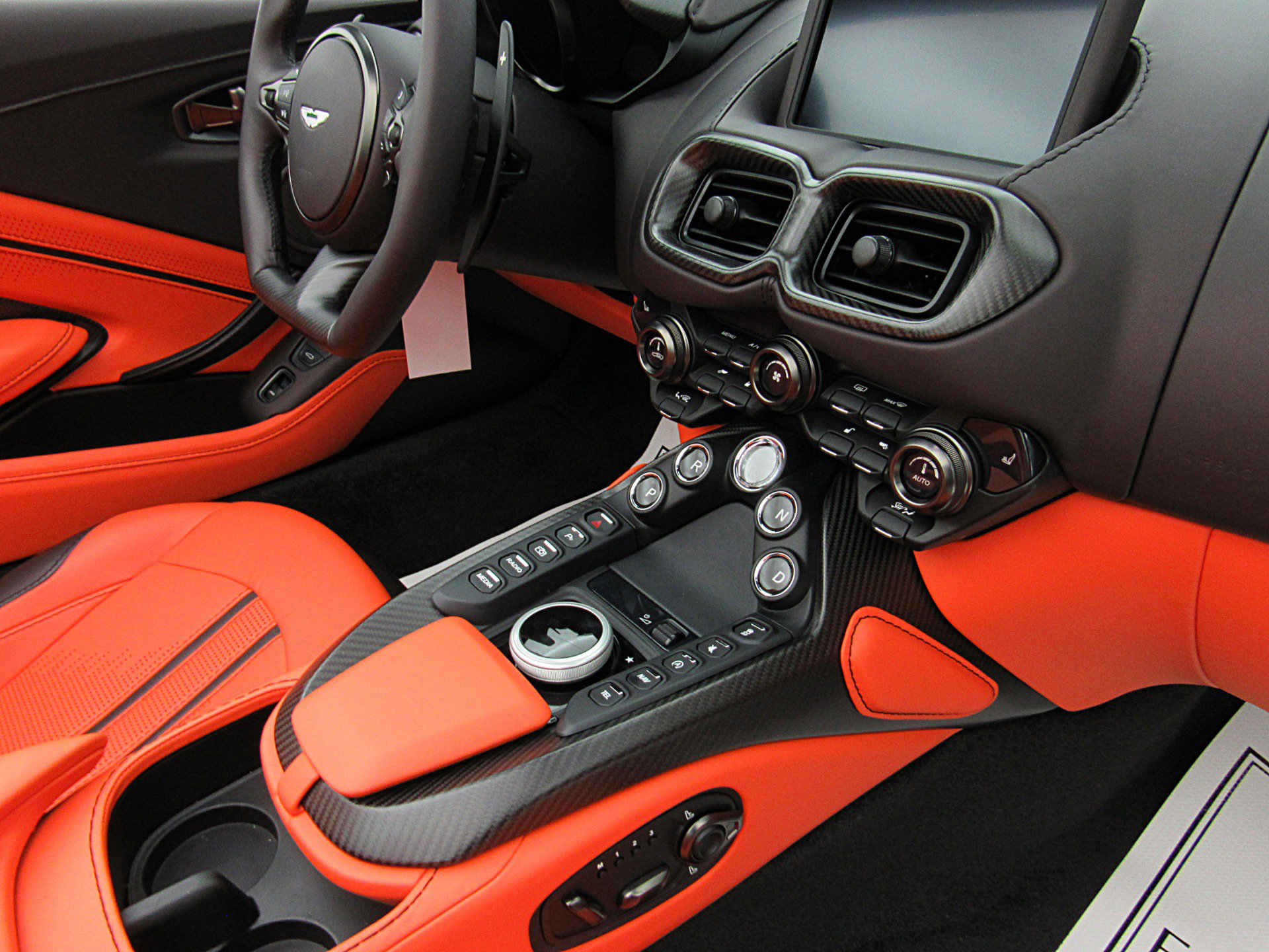 Used 2023 Aston Martin V8 Vantage Roadster RWD image 36