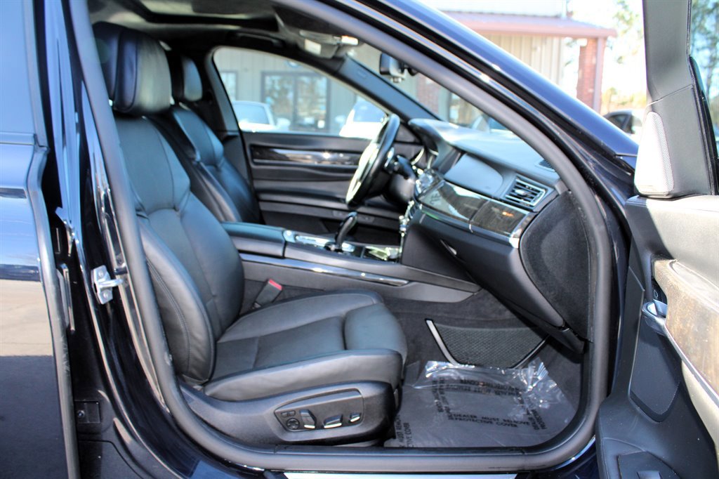 Used 2015 BMW 750i RWD image 18
