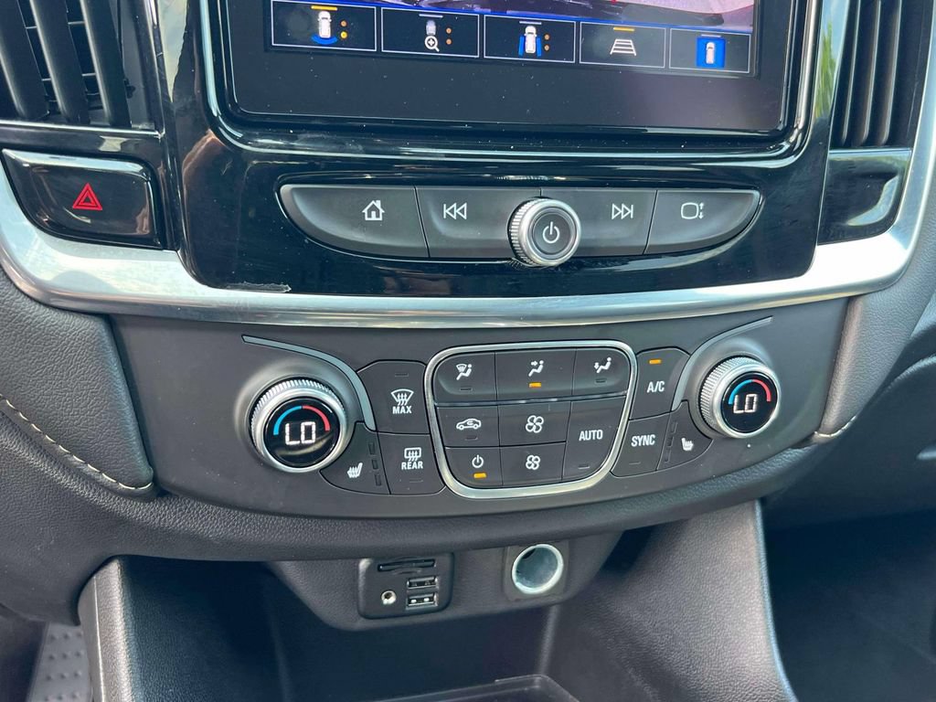 Used 2023 Chevrolet Traverse LT w/ LT Premium Package AWD/4WD image 31