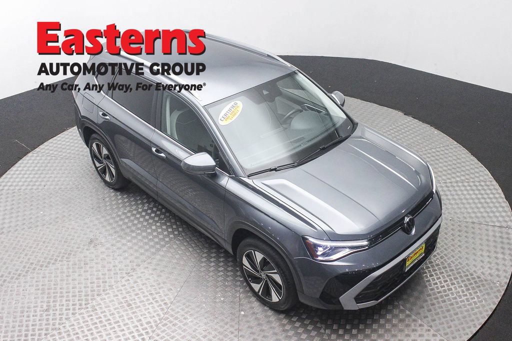 Used 2025 Volkswagen Taos SE AWD/4WD image 4