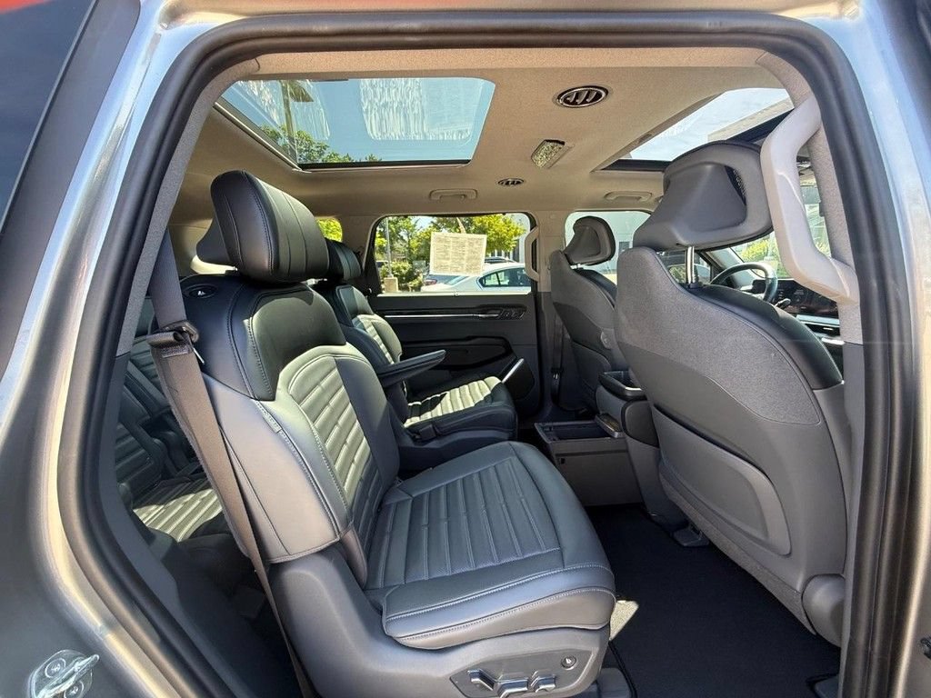 Used 2024 Kia EV9 Land AWD/4WD image 13